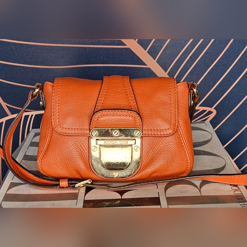 MICHAEL KORS ORANGE CHARLOTTE LEATHER BUCKLE CROSSBODY